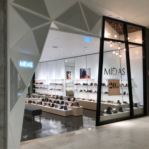 торговая стеклянная витрина для бутика